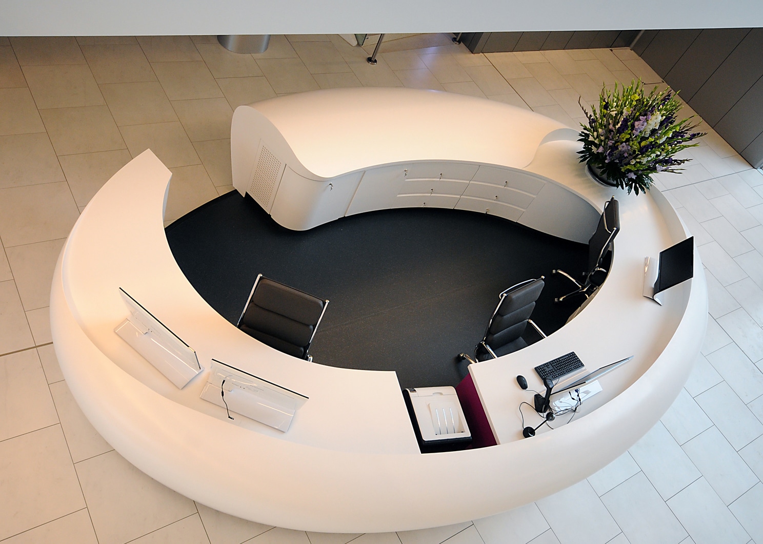 Solid Surface in Vertical and Horizontal Applications